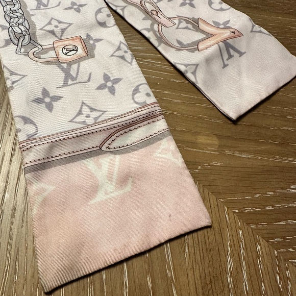 Louis Vuitton Scarf Ribbon - Picture 4 of 5